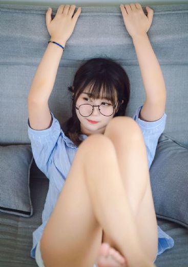 女同学脱了内裤扒开腿给人玩_BD超清免费观看